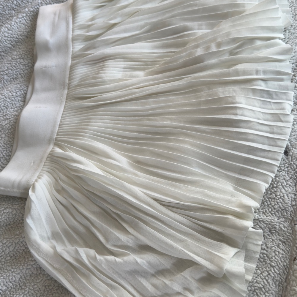 Elegant Pleated Skirt in White